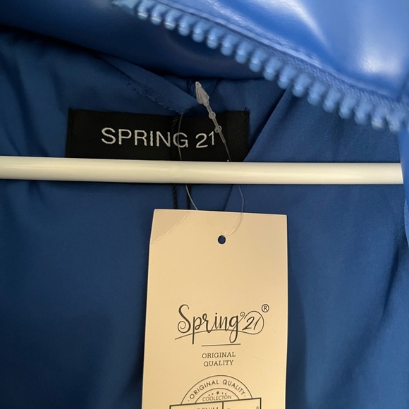 Spring 21 Women’s Blue Puffer Vest. NWT - Picture 2 of 7